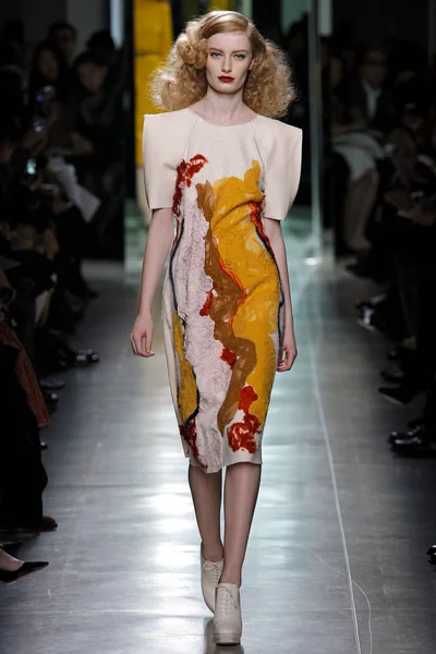 Look 10